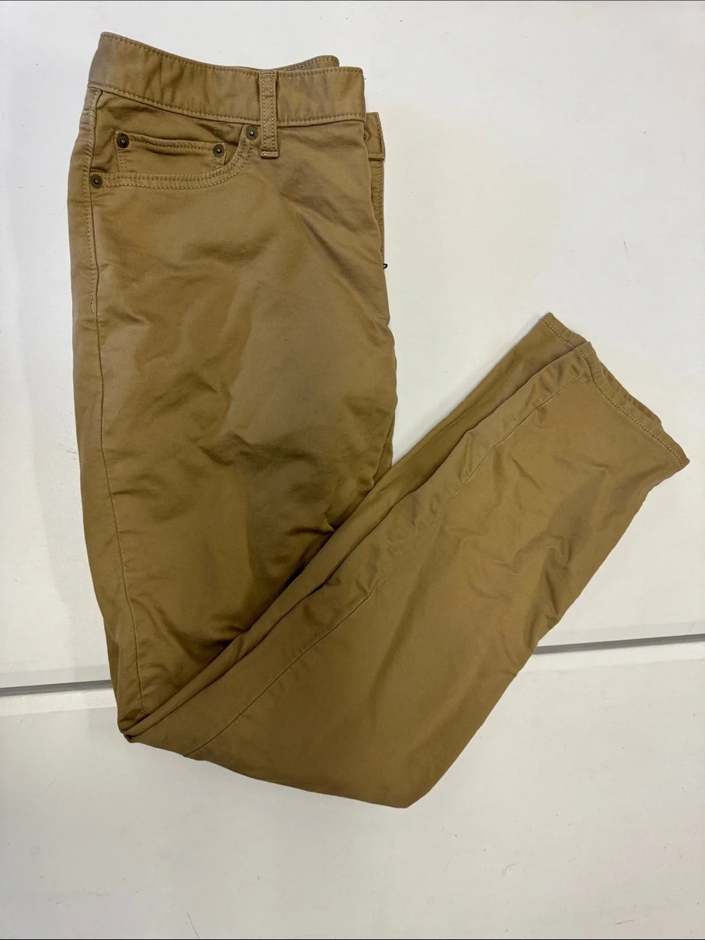 Banana Republic Men's Chinos in Khaki Tan- Traveler Jeans